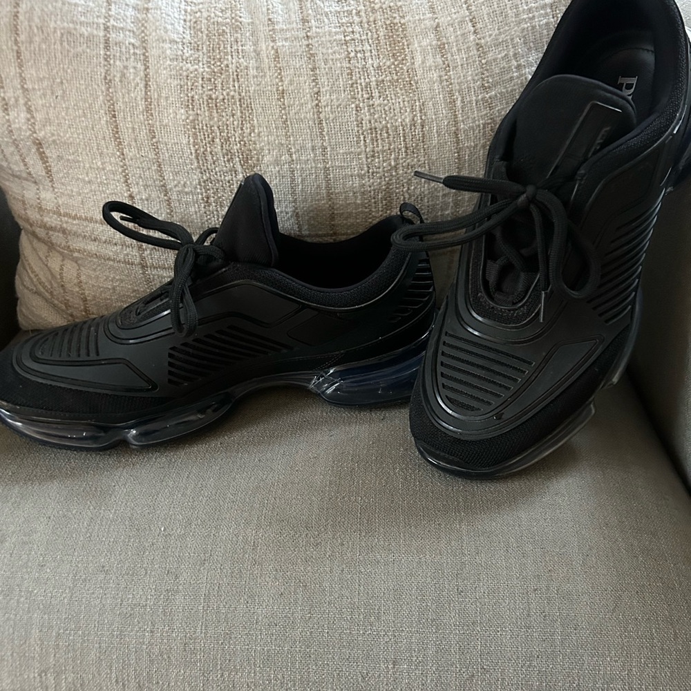 Men's Black Athletic Shoes